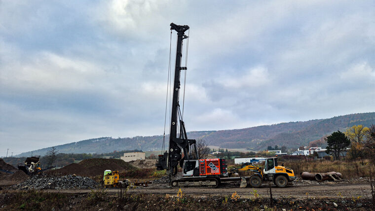 Právě teď vzniká základ, na kterém bude stát celá čtvrť a to doslova.